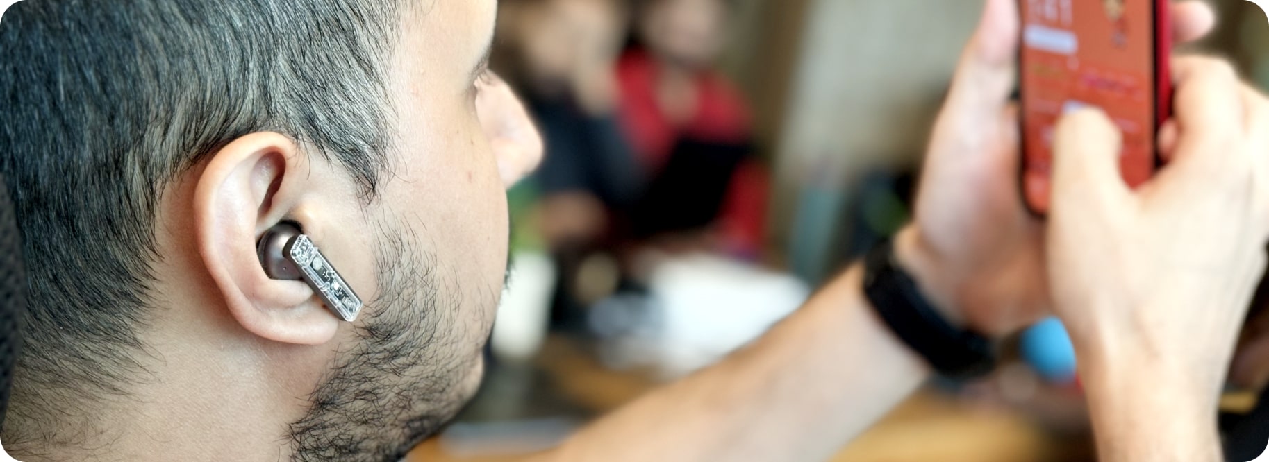 qioob earbuds with mobile app connectivity